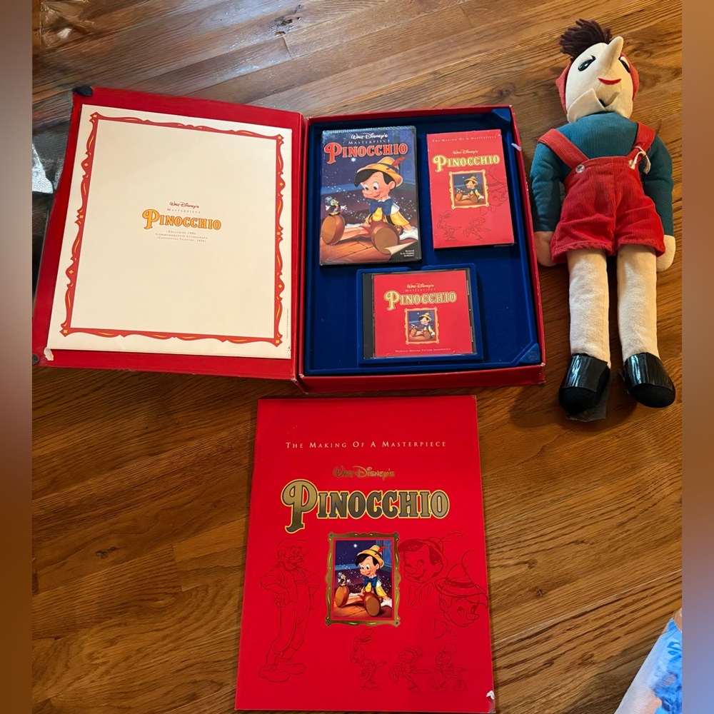 Walt Disney Masterpiece “Pinocchio” Exclusive Deluxe Video Edition w/Doll, 1993